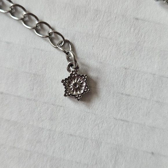 Avon Winter‎ Wonderland Snowflake Silvertone Bracelet - Picture 4 of 4